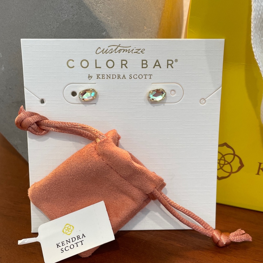 Kendra Scott Iridescent Oval Stud Earrings with Coral Pouch - Picture 3 of 4